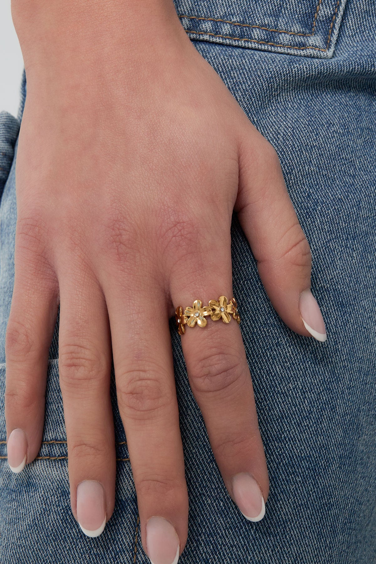 Bague Fleur Infinie Dorée – Élégante & Minimaliste