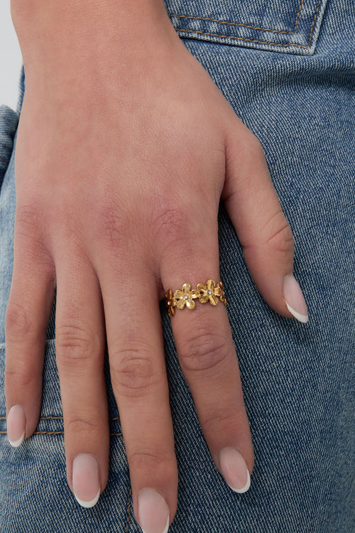 Bague Fleur Infinie Dorée – Élégante & Minimaliste