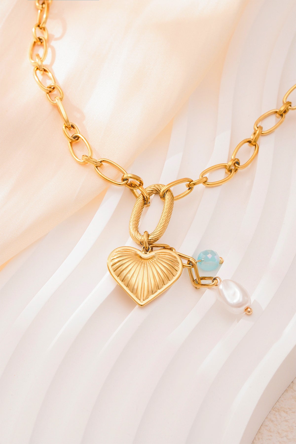 Collier “Shiny Heart” Doré – Romantique & Chic
