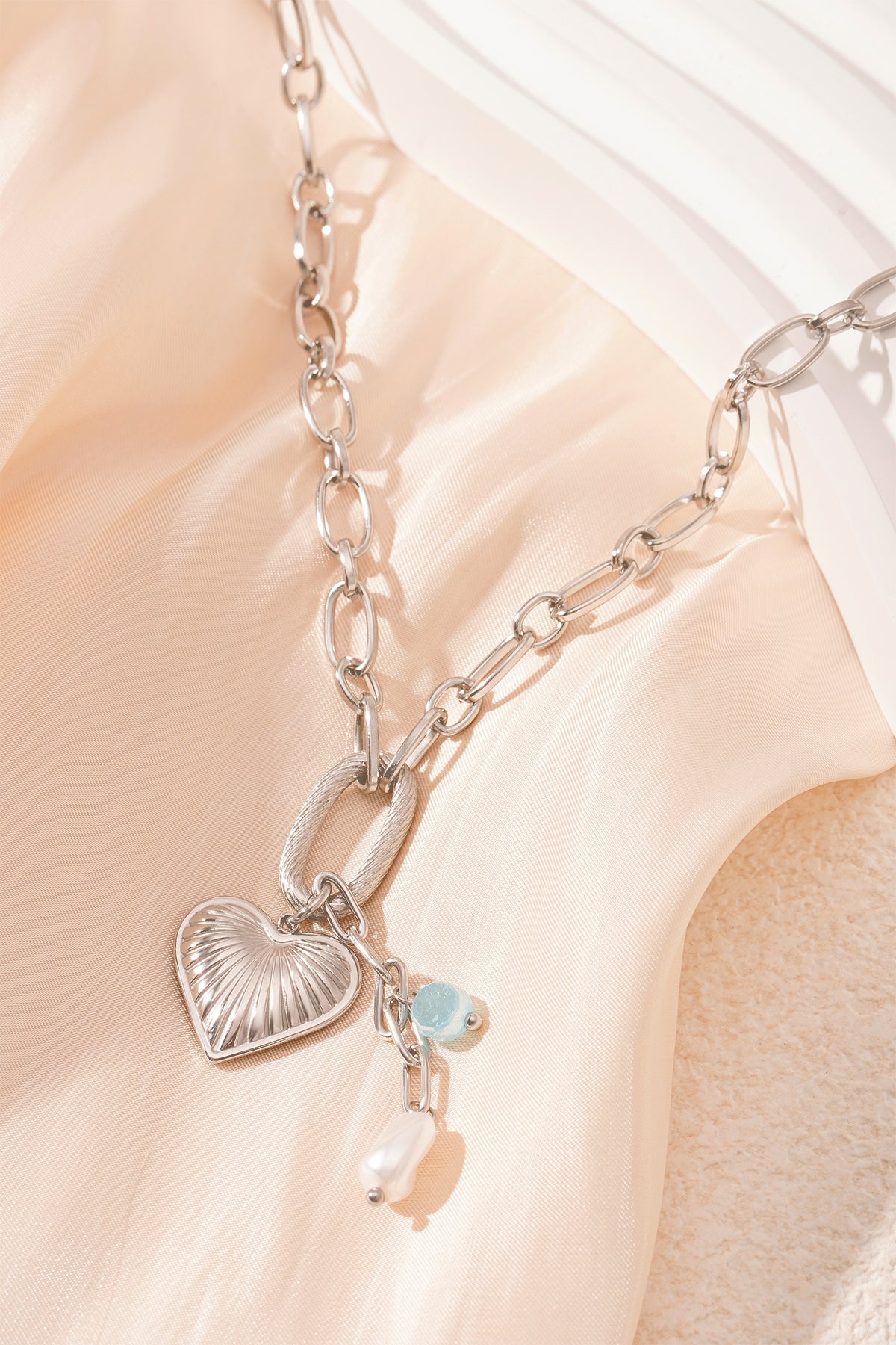 Collier “Shiny Heart” Doré – Romantique & Chic
