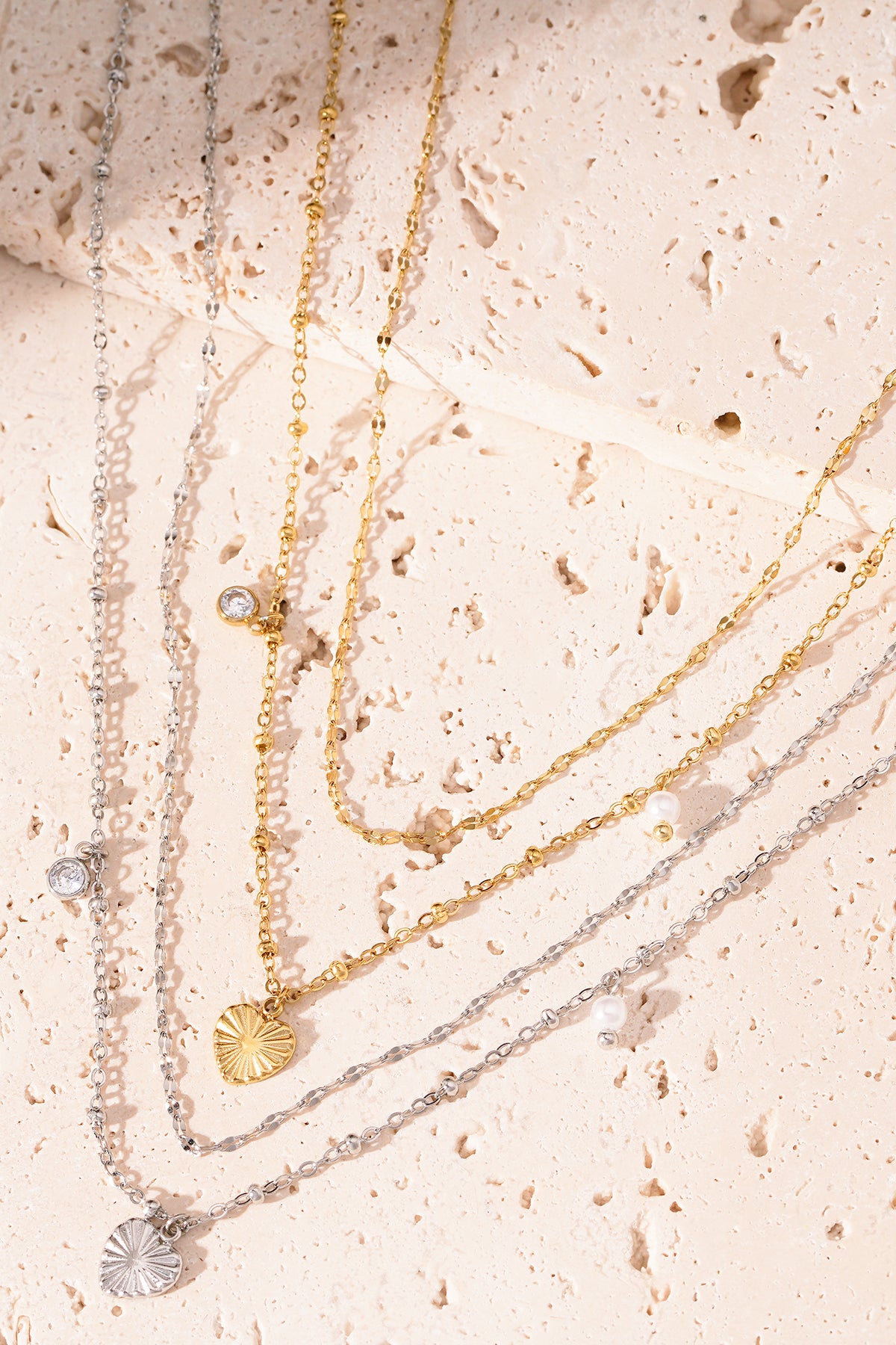 Collier Superposé “Love” Doré – Multi-rangs